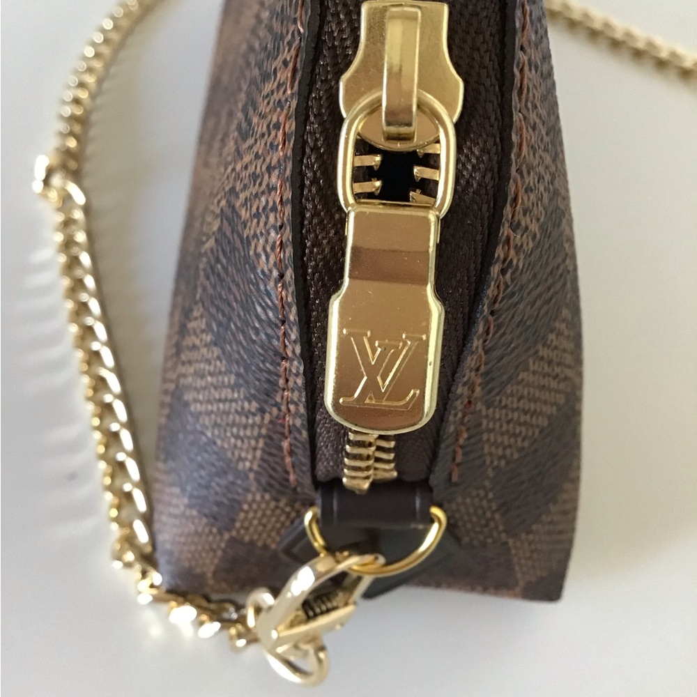 Louis Vuitton cosmetic bag with added chain. - Picture 4 of 8